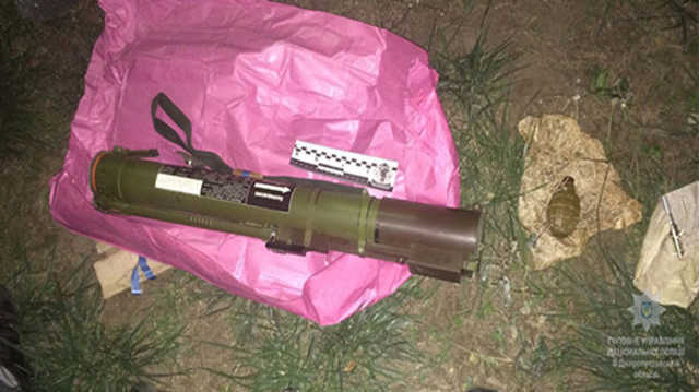 В Днепре задержали мужчину с гранатометом в розовом пакете