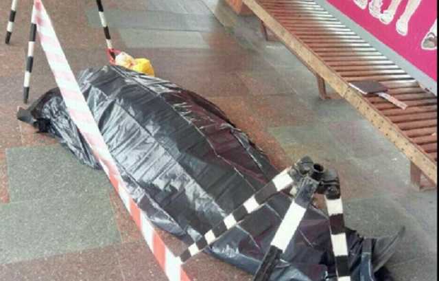 На станции метро Дарница обнаружен труп мужчины