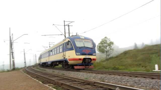 На Львівщині електропотяг розтрощив вантажівку