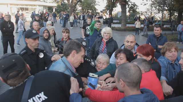 Саакашвили в Одессе: малочисленный митинг и избиение инвалида