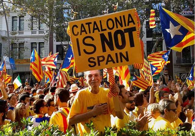 Референдум в Каталонии. Власти заявили о 38 пострадавших во время стычек