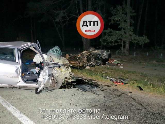 Изуродованные тела выбросило из авто: ночью под Киевом произошло жуткое ДТП