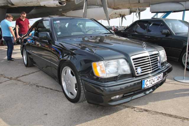 Эксклюзив на бляхах: редкие и неожиданные нерастаможенные авто в Украине