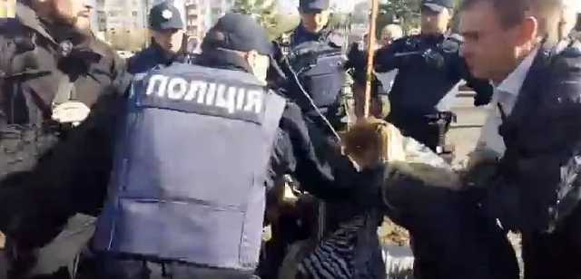 Киевляне придумали ответ копам за жестокие избиения