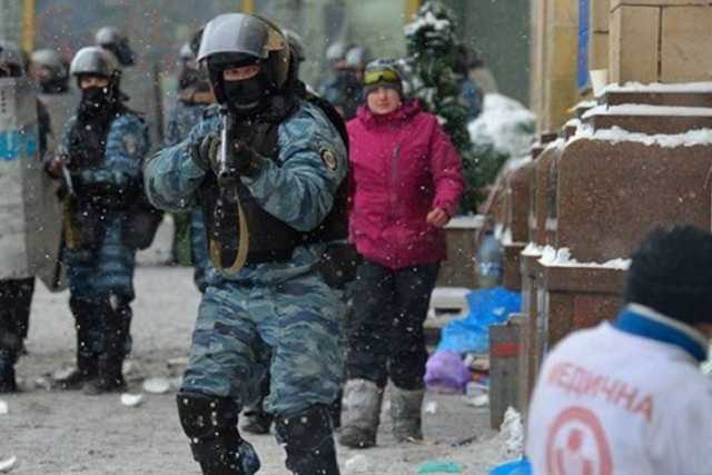 Кровавые деньги: разгонявшим Майдан "беркутовцам" заплатили 50 миллионов гривен премиальных