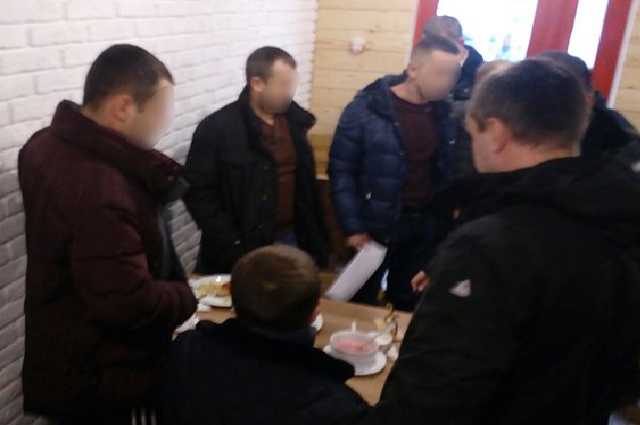 Львовские полицейские, задержанные за грабеж, восстановились в должностях