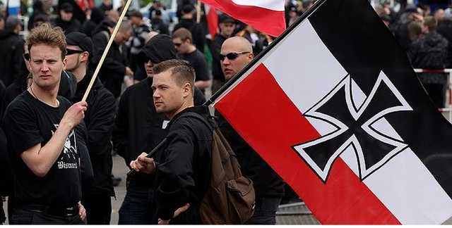 Нацисты атаковали консульство Украины в Польше