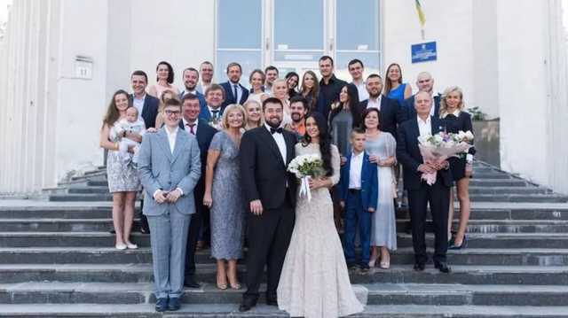 Син генпрокурора одружився на працівниці свого салону краси