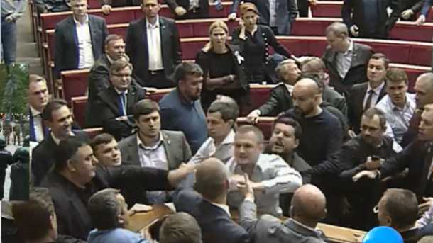 В Раде снова подрались депутаты