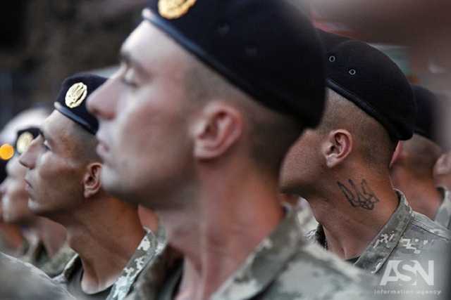 Больше половины украинцев готовы защищать страну с оружием в руках – опрос