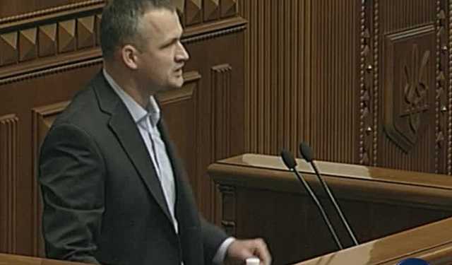 Нардеп: Я бросил шашку, я бы сжег этот парламент