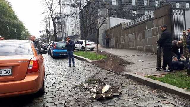 Появилось видео угона бронированного Мерседеса с документами нардепа Грановского