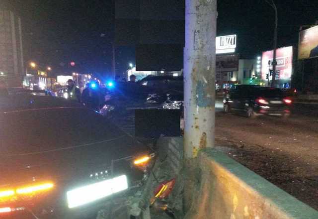 Ночное ДТП в Киеве: столкнулись четыре автомобиля