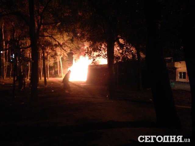 Масштабный пожар в Киеве: дотла сгорело кафе