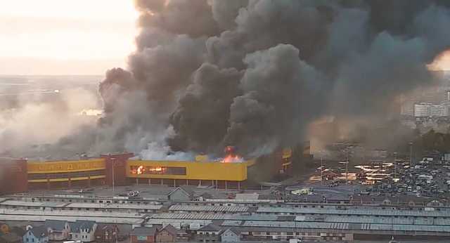 В Москве горит крупный ТЦ: Пожар тушат вертолетами