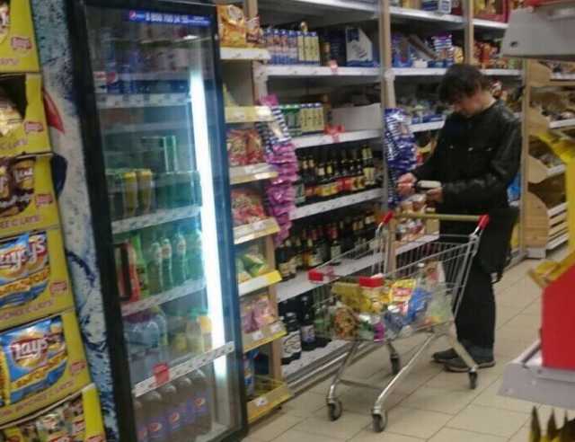 Лечившегося от зависимости популярного певца 90-х застукали с алкоголем