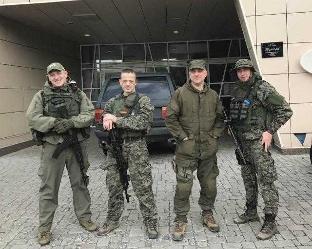 Стали известны подробности жизни писателя-боевика Захара Прилепина в Донецке