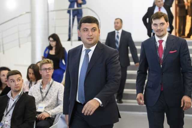 Гройсман має п’ять помічників та 18 радників