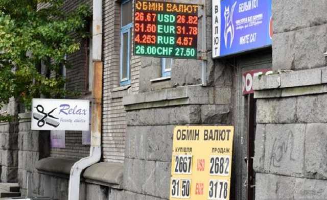 Валютный рынок развернули с утра и резко обваливают курс доллара