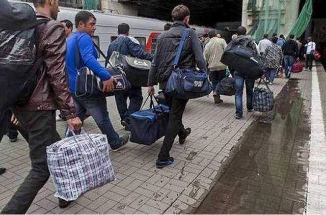 Воруют наших детей: потери Украины от выезда молодежи из страны