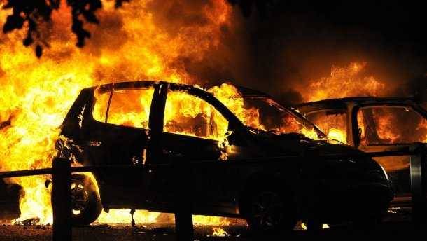 В Киеве во время движения вспыхнуло авто