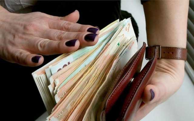 Зарплаты поднимут на сотни миллионов. Но не для населения