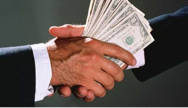 Следователя полиции наказали штрафом за взятку в $ 600