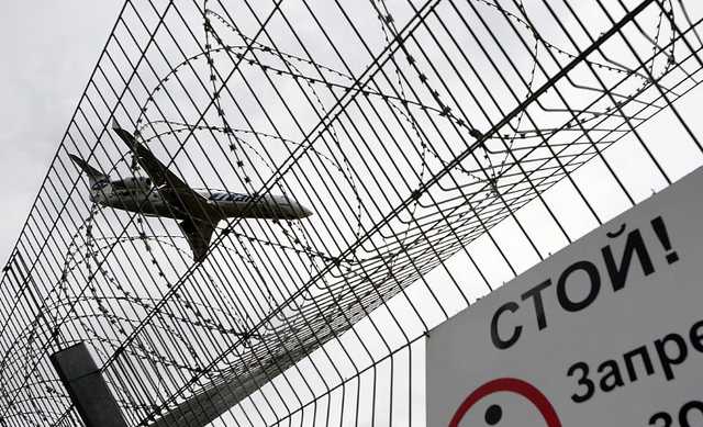 "Боинг-737" авиакомпании "ЮТэйр" с задымлением в салоне экстренно совершил посадку