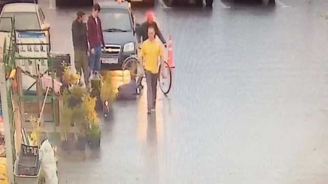 В России мужчина на глазах у прохожих заколол шампуром парикмахера за плохую стрижку