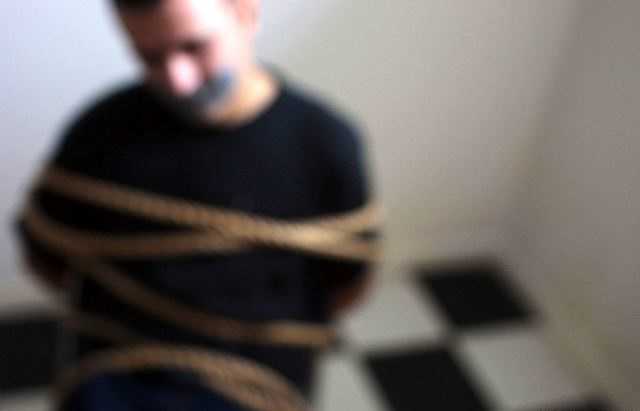 В Одессе бандиты похитили мужчину и посадили его на цепь