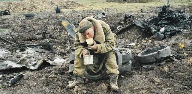 Тушенка похожа на сопли: чем кормят солдат в украинской армии