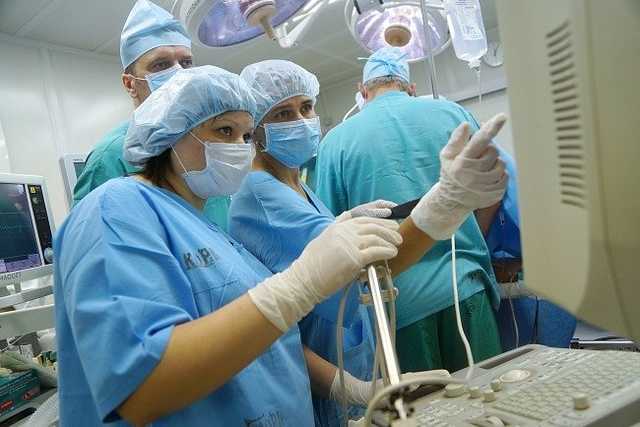 Больше 18 тысяч: врачам в Украине рекордно поднимут зарплаты