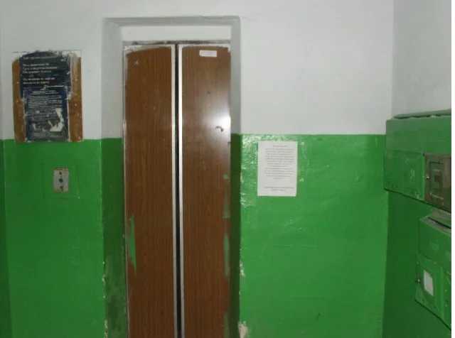 Фильм ужасов наяву: женщина попала в смертельную ловушку в лифте