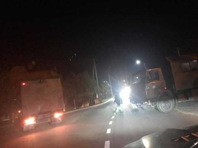 Біля будинку Порошенка тисячі силовиків, сотні військових машин та БТРів