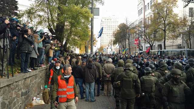 Бутусов: никаких силовых решений по разгону протестующих проводить нельзя