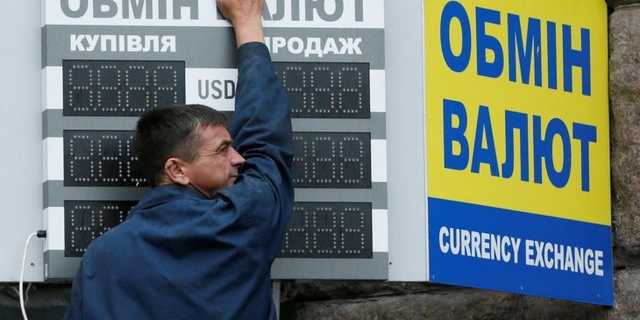 Доллар и евро стремительно дешевеют