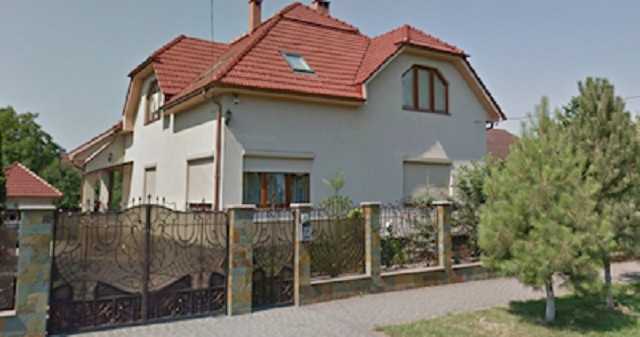 Все в семью: первый зам Москаля щедро "одарил" родственников