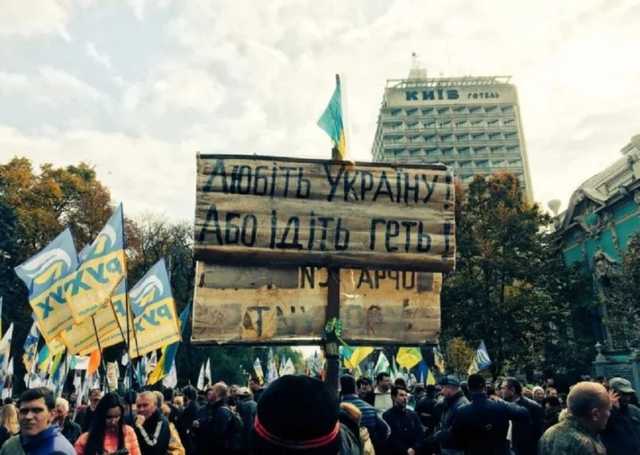 Депутаты от БПП панически боятся ходить в Раду во время протестов