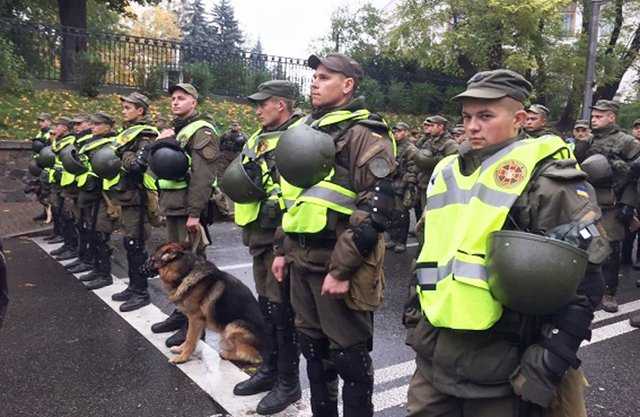 Ситуация в Киеве: за порядком следят тысячи милиционеров с собаками и техникой