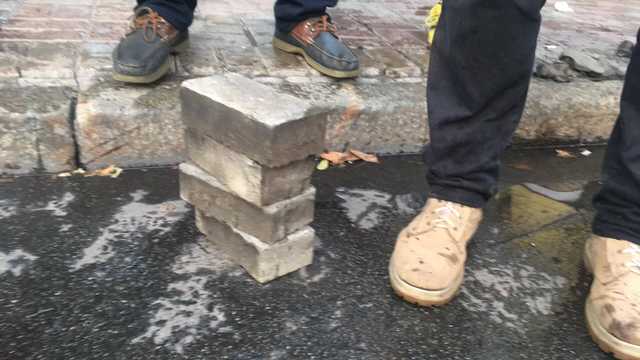 Под Радой полиция попыталась штурмовать баррикады и пустила газ