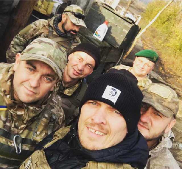 Усик провідав військових ЗСУ на передовій