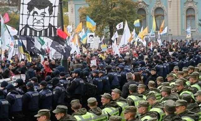 Нападения на нардепов под Радой: появилось видео атаки на Гаврилюка и Барну