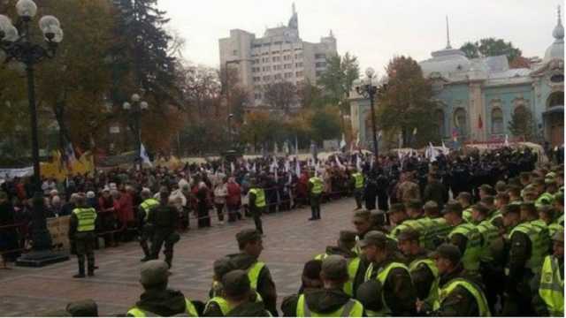 Мітинги під Радою: активістам дозволили забрати апаратуру із заблокованого авто