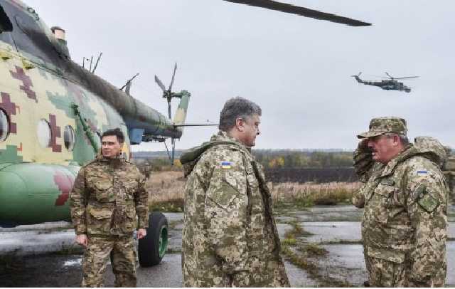 Ворожі гранатомети замовкли відразу після приїзду Порошенка на передову