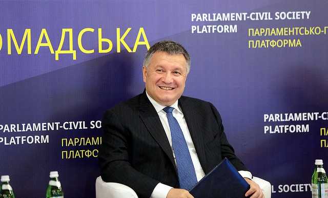 Аваков: Обидчики полиции под Радой почувствуют «всю силу закона»