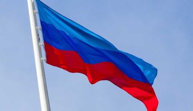 В Луганской области сторонники Украины сорвали флаг "ЛНР"