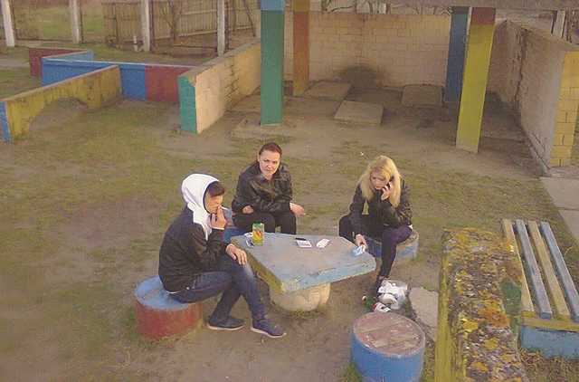 Проломили голову за 500 грн: главной мучительницей школьницы под Житомиром оказалась жена АТОшника