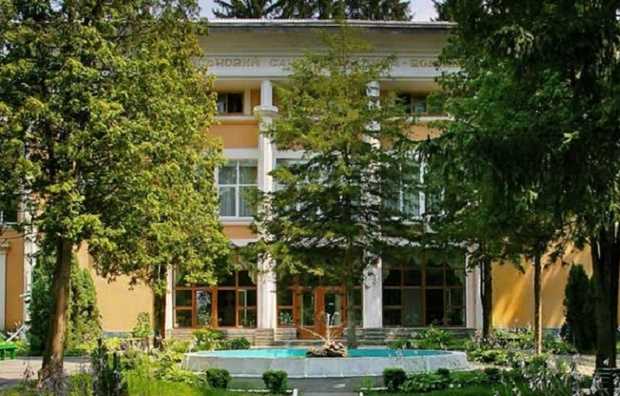 Зам директора санатория "Пуща-Водица" Савчук зарабатывает на госимуществе