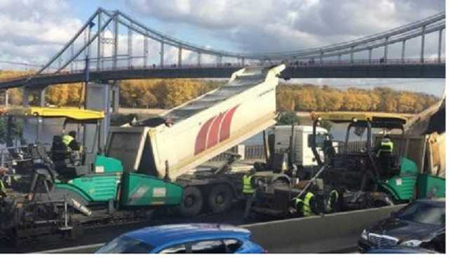 Даже кортеж не проедет: Порошенко пожаловался на киевские пробки