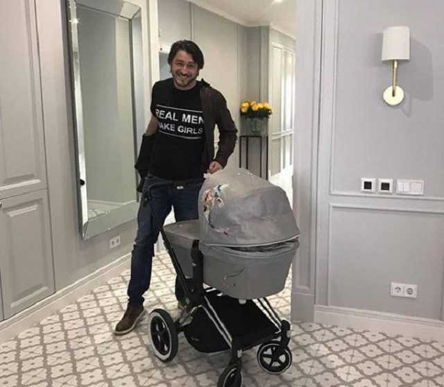 Притула впервые показал фото с маленькой дочкой